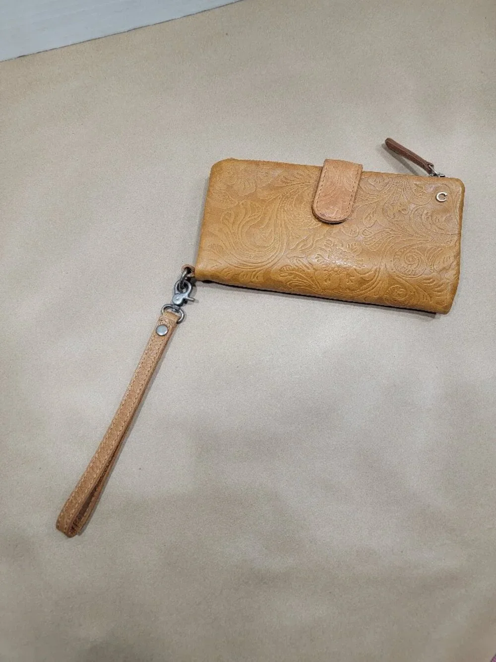 WILD WEST Los Angeles Tooled Genuine Leather Flap Bifold Wallet Wristlet